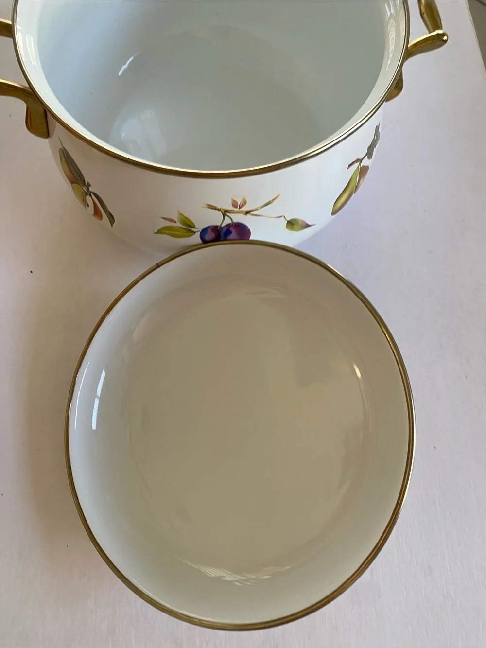 Tabletops Unlimited Large (8 qts) Vitroceramic Dutch Oven with Brass Handles